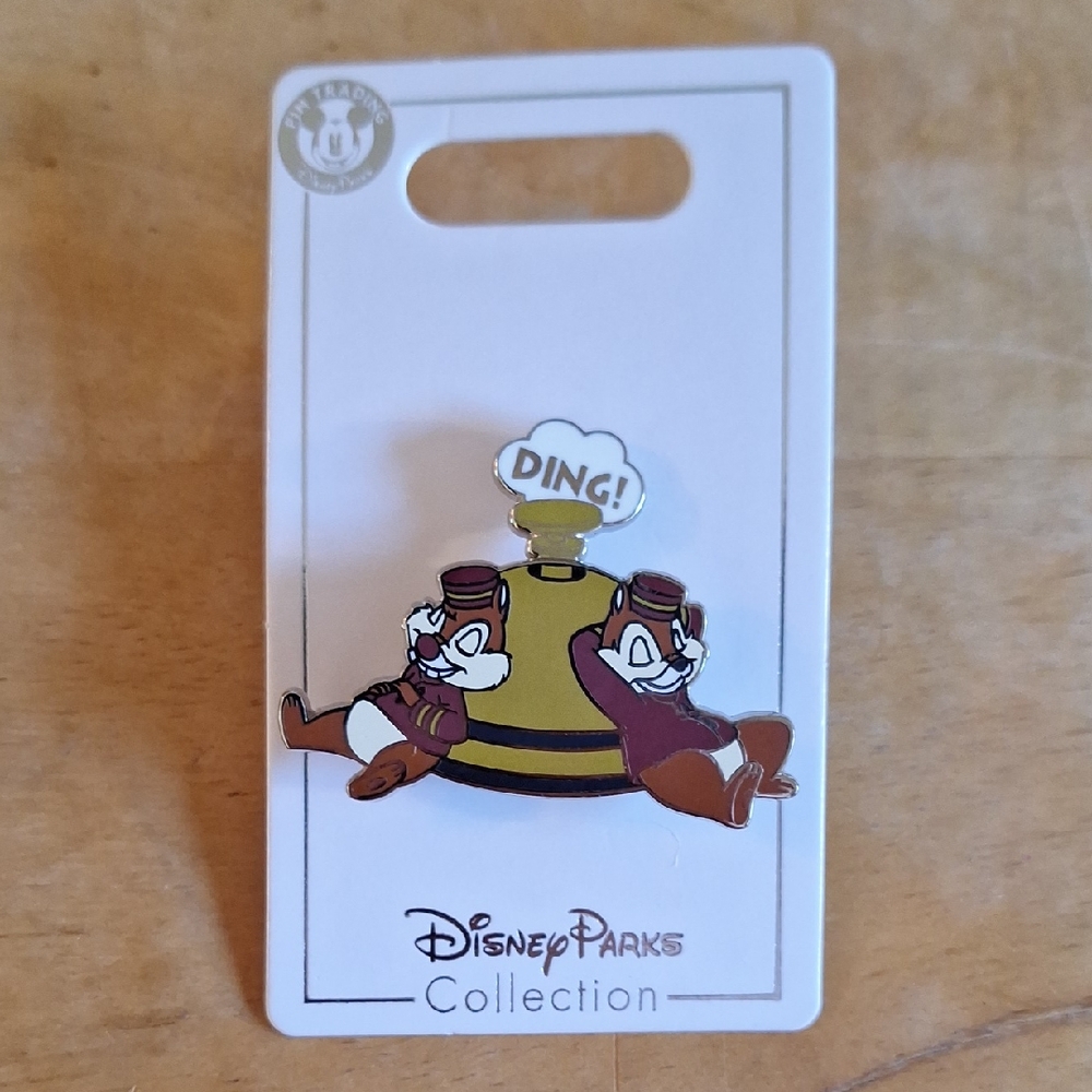 Disney Tower Of Terror Chip N' Dale Bellhop Pin NWT 400922813380 PB1b8